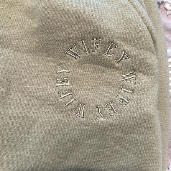 Six Stories Wifey medium sweatpants - Picture 2 of 3